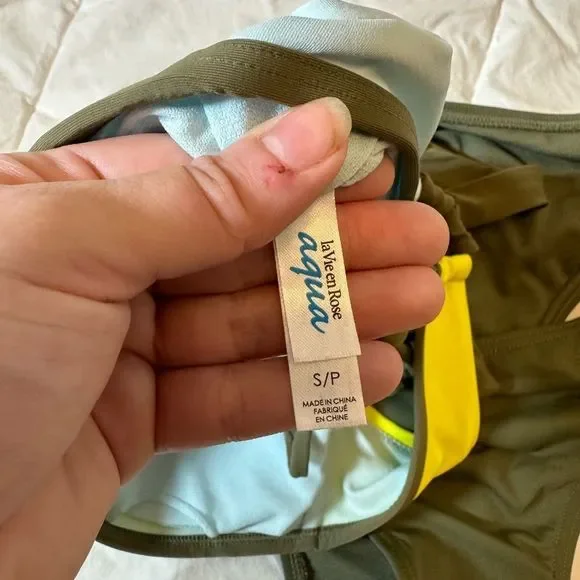 La Vie en Rose women's 2 piece bikini swim suit size small bottoms have cut outs - Picture 6 of 7